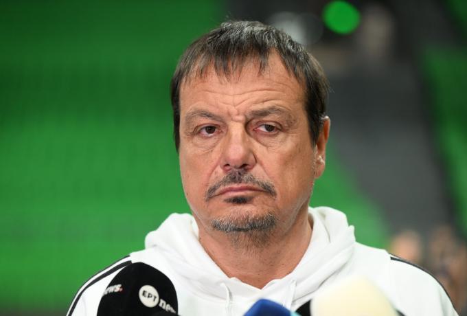 «Μην εξαντλείτε την υπομονή αυτού του ανθρώπου που επενδύει τόσο πολύ στο μπάσκετ»!